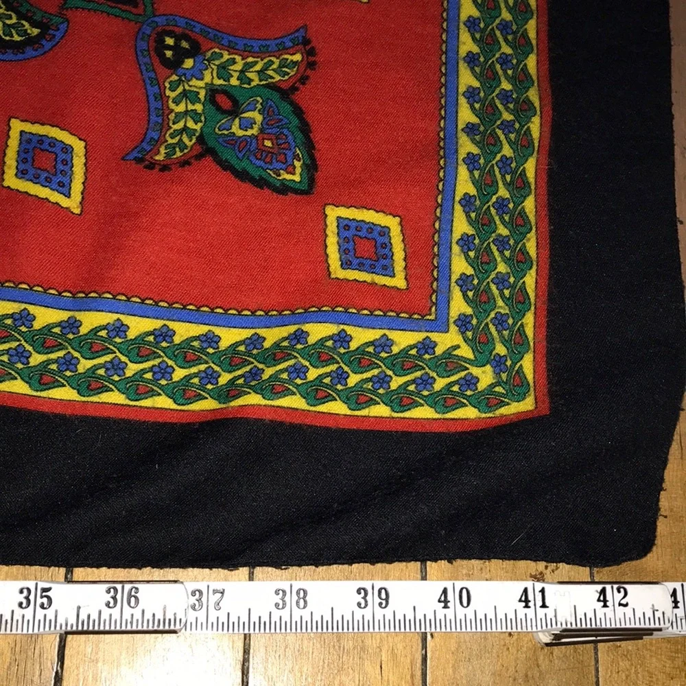 Black‎ & Red Paisley Border Square Scarf